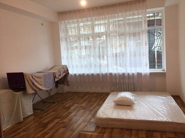 
   Продам 2-комнатную, 70.2 м², Альпийская ул, 23

. Фото 2.