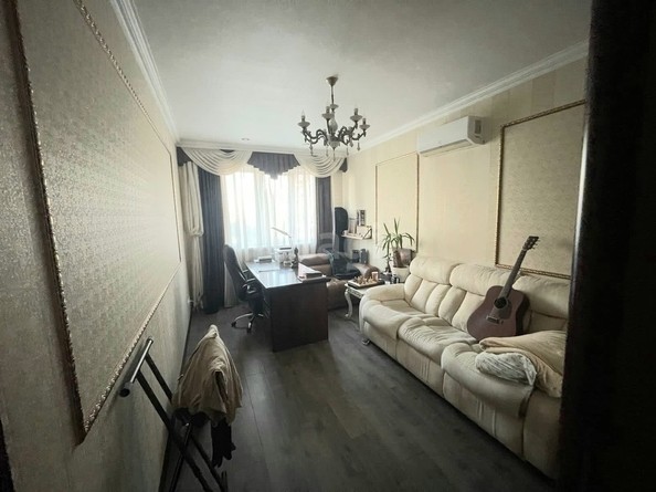 
   Продам 3-комнатную, 97 м², Клары Лучко б-р, 12

. Фото 2.