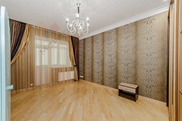 
   Продам 5-комнатную, 188.2 м², Дзержинского ул, 93/1

. Фото 31.