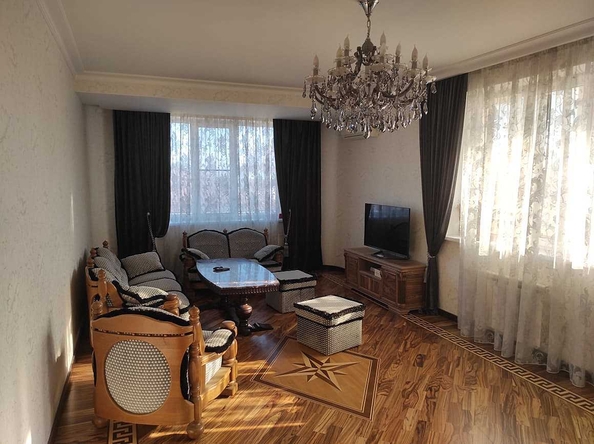 
   Продам 4-комнатную, 130 м², Кати Соловьяновой ул, 199

. Фото 3.