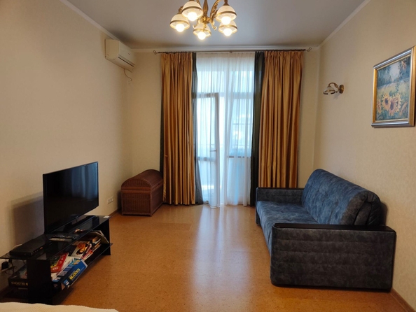 
   Продам 2-комнатную, 70 м², Островского ул, д 134

. Фото 2.