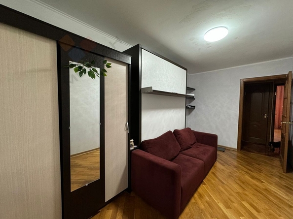 
   Продам 4-комнатную, 77.2 м², Дзержинского ул, 155/1

. Фото 6.