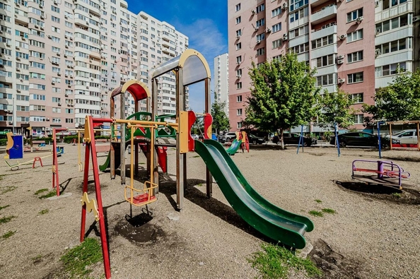 
   Продам 2-комнатную, 67.2 м², Александра Покрышкина ул, 2/2

. Фото 20.