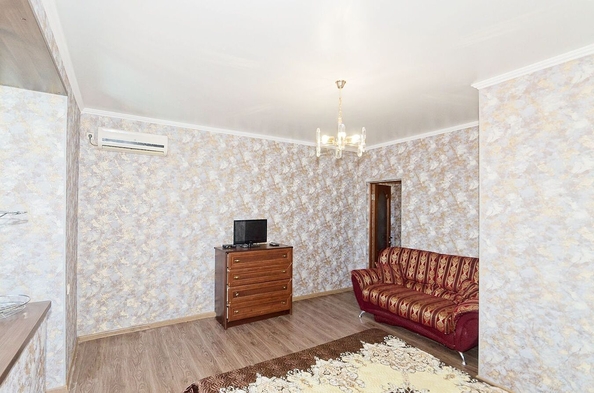 
   Продам 1-комнатную, 37 м², Самбурова ул, 207

. Фото 2.