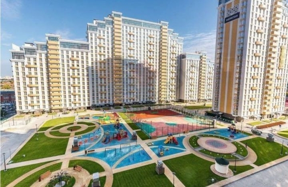 
   Продам 2-комнатную, 60.5 м², Красная ул, 176/5

. Фото 1.