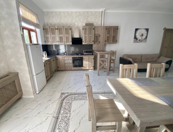 
   Продам 3-комнатную, 170 м², Театральная ул, 8А

. Фото 2.