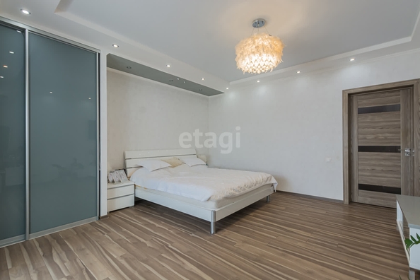 
   Продам 2-комнатную, 151.7 м², Кубанская Набережная ул, 31/1

. Фото 12.