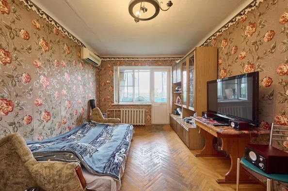 
   Продам 3-комнатную, 58.2 м², Ставропольская ул, 203

. Фото 2.