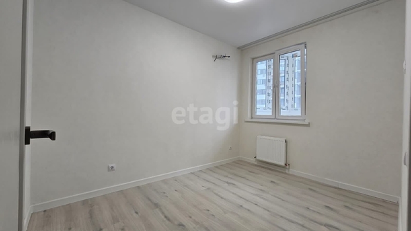 
   Продам 1-комнатную, 37.6 м², Адмиралтейский б-р, 3/2

. Фото 2.