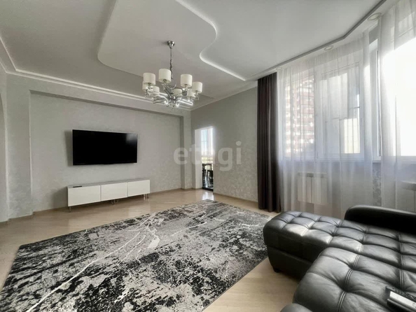 
   Продам 2-комнатную, 82.6 м², Кубанская Набережная ул, 37/11

. Фото 1.