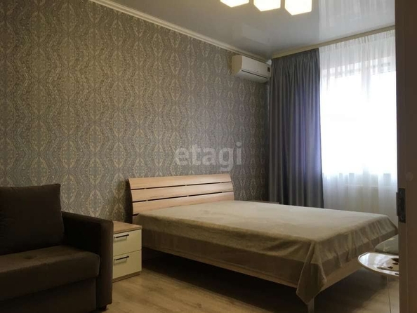 
  Сдам в аренду 1-комнатную квартиру, 40 м², Краснодар

. Фото 2.