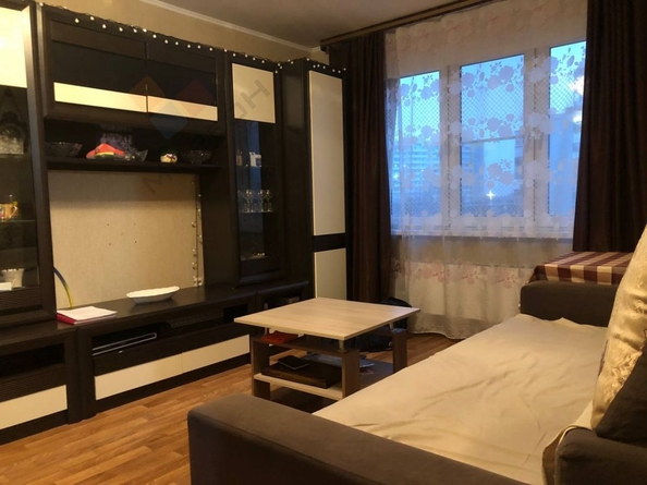 
   Продам 2-комнатную, 57 м², Краевая ул, 1/3

. Фото 1.