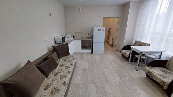 
   Продам 1-комнатную, 38 м², Ленина ул, 173Ак5

. Фото 2.