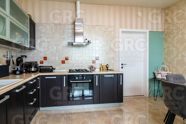 
   Продам 3-комнатную, 90 м², Политехническая ул, 42 а

. Фото 2.