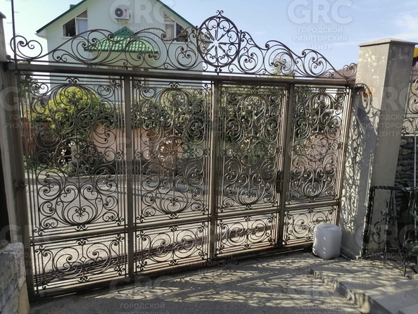 
   Продам дом, 280 м², Сочи

. Фото 2.