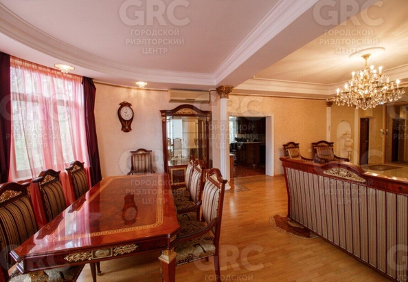 
   Продам 4-комнатную, 185 м², Виноградная ул, 53/15

. Фото 2.