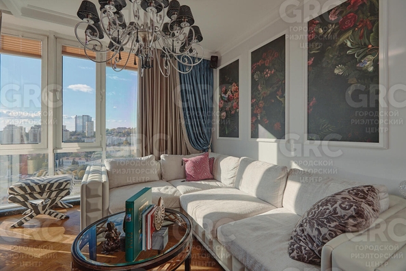 
   Продам 4-комнатную, 140 м², Юных Ленинцев ул, 10

. Фото 2.