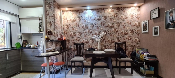 
   Продам 2-комнатную, 64 м², Чехова пер, 3Б

. Фото 2.