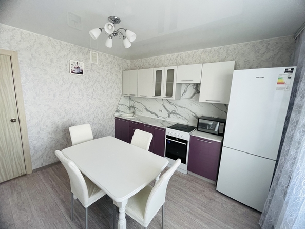 
  Продается 2-комн. квартира, 62 м², Ленина ул, д. 231
. Фото 2.