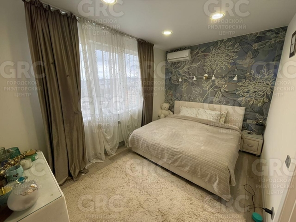 
  Продается 3-комн. квартира, 79.7 м², Туапсинская ул, д. 8
. Фото 8.