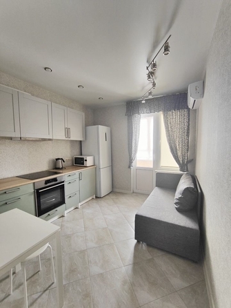 
  Продается 1-комн. квартира, 43 м², Астраханская ул, д. 71А
. Фото 2.