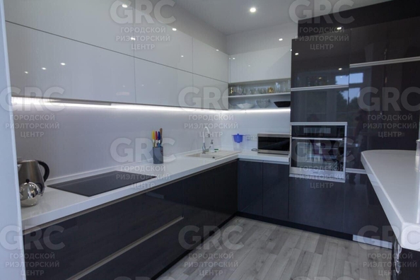 
  Продается 2-комн. квартира, 55 м², Фабрициуса Я. ул, д. 7
. Фото 2.