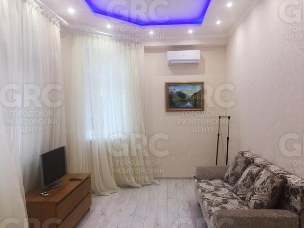 
  Продается 2-комн. квартира, 61 м², Медовая ул, д. 86
. Фото 2.