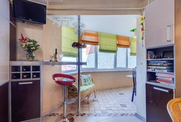 
  Продается 2-комн. квартира, 83 м², Лазурная ул, д. 18
. Фото 10.