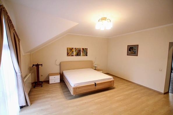 
  Продается 3-комн. квартира, 100 м², Крымская ул, д. 248
. Фото 5.