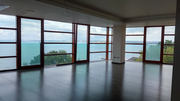 
  Продается 2-комнатный апартамент, 145 м², Революции пр-кт, д. 3
. Фото 1.