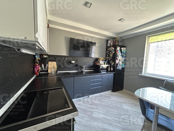 
  Продается 2-комн. квартира, 47 м², Тепличная ул, д. 83
. Фото 4.