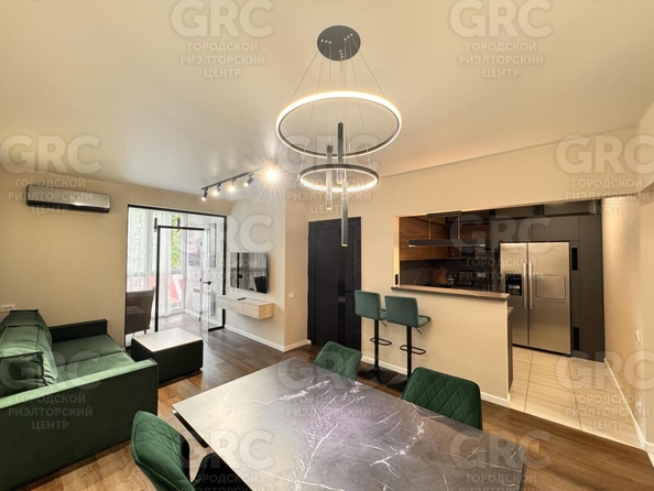 
  Продается 2-комн. квартира, 56 м², Туапсинская ул, д. 8
. Фото 2.