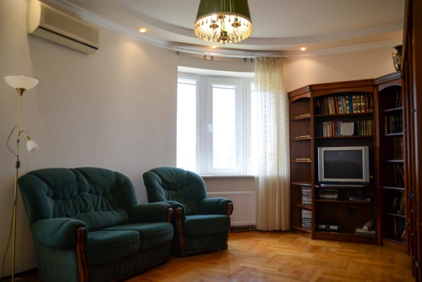 
   Продам 4-комнатную, 180 м², Карбышева пер, 5

. Фото 5.