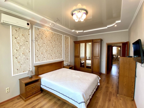 
   Продам 2-комнатную, 71.9 м², Володи Головатого ул, 172

. Фото 1.