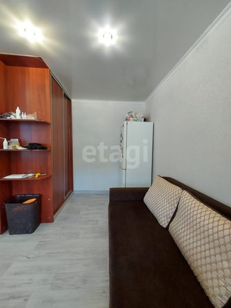 
   Продам 3-комнатную, 48.2 м², Доваторцев ул, 33

. Фото 3.