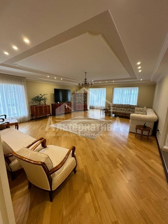 
  Продается 4-комн. квартира, 140 м², Чайковского ул
. Фото 2.