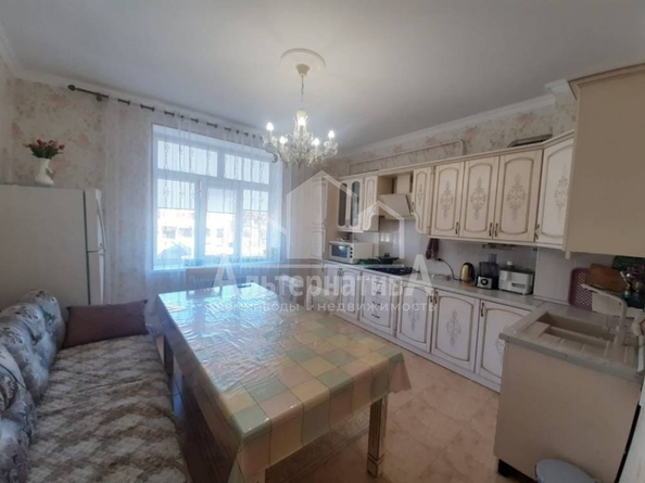 
   Продам 2-комнатную, 97 м², Революции ул

. Фото 2.