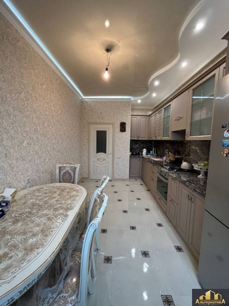 
   Продам 2-комнатную, 103 м², Красивая ул

. Фото 1.