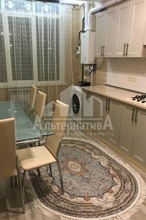 
   Продам 2-комнатную, 74 м², Революции ул

. Фото 2.