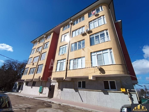 
   Продам 1-комнатную, 61 м², Революции ул

. Фото 2.