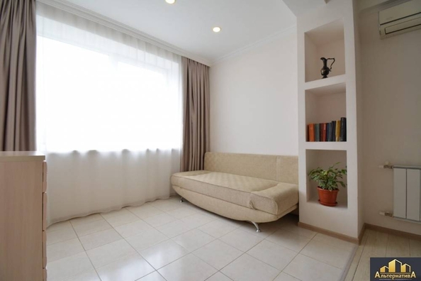 
  Продается 2-комн. квартира, 88 м², Кирова ул
. Фото 5.