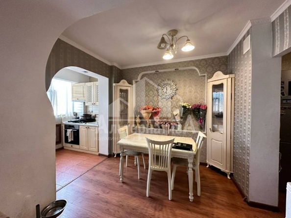 
  Продается 4-комн. квартира, 90 м², Красивая ул
. Фото 3.