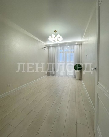 
   Продам 2-комнатную, 67 м², Ленина пл, 140А

. Фото 7.