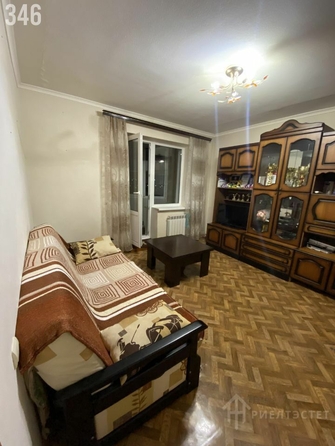 
   Продам 1-комнатную, 38 м², Королева пл, 1/2

. Фото 2.