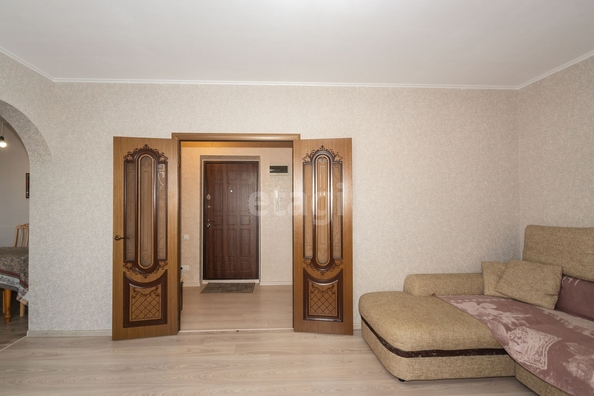 
   Продам 3-комнатную, 75 м², Салютина пер, 2Б

. Фото 3.