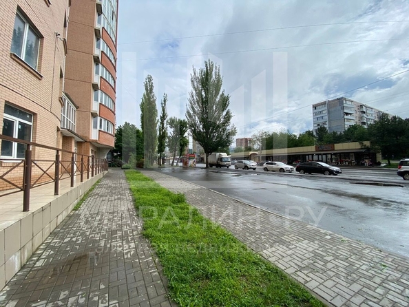 
   Продам 3-комнатную, 95.5 м², Добровольского пл, 15А

. Фото 2.