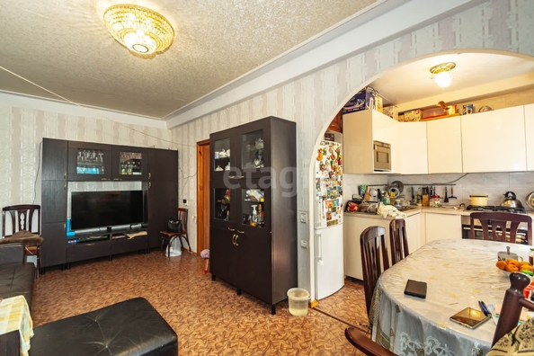 
   Продам 3-комнатную, 60 м², Стачки 1902 года пл, 186

. Фото 4.