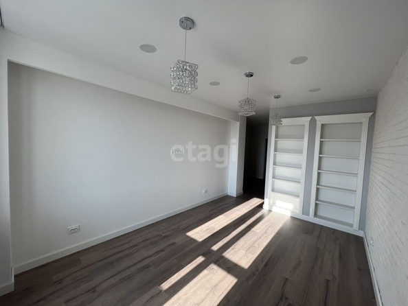 
   Продам 2-комнатную, 56 м², Искусственная ул, 2/70

. Фото 4.