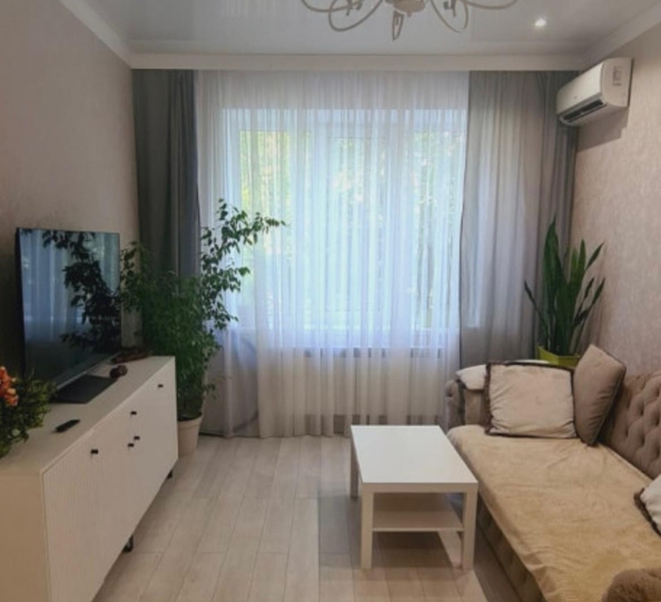 
   Продам 3-комнатную, 75 м², Рабочая пл, 5

. Фото 1.