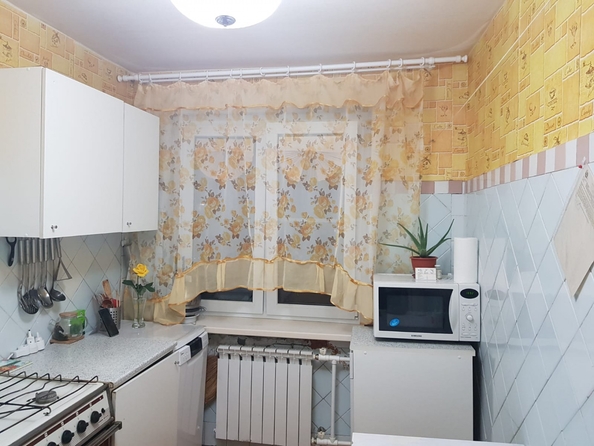 
   Продам 3-комнатную, 64 м², Грисенко ул, 21 к 62

. Фото 6.